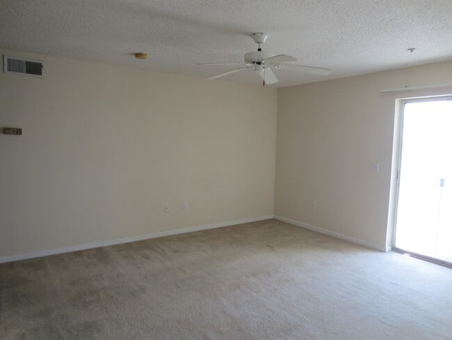 Building Photo - Cozy 2B/2B Unfurnished Condo in the Heart of Destin!