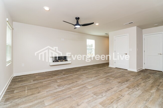 Building Photo - 4814 Station Ln