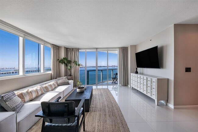 Foto del edificio - 665 NE 25th St