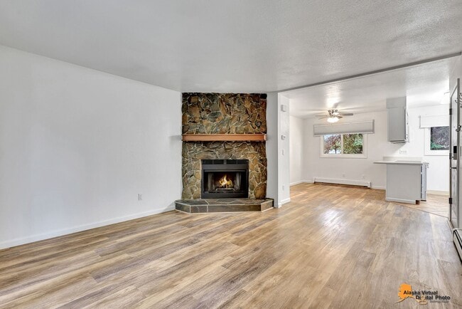Building Photo - 1102 Broaddus St