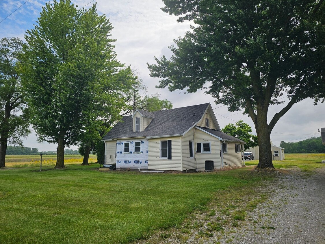 Primary Photo - Country Living