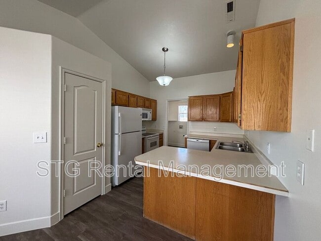 Building Photo - 2048 W 30 S