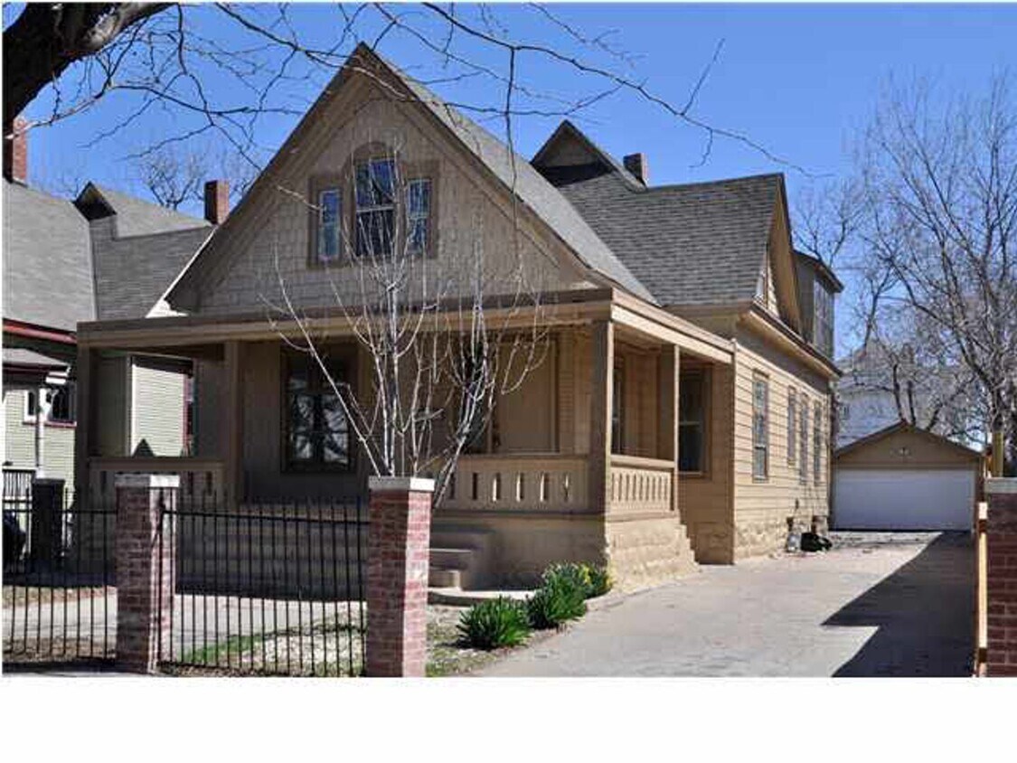 Primary Photo - Charming 4-Bedroom, 2-Bathroom Home with T...