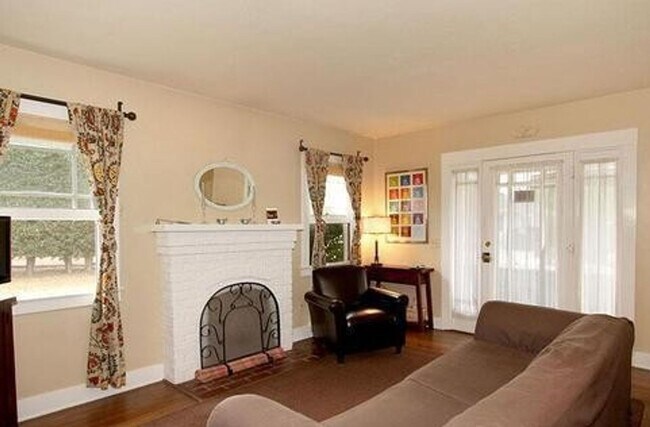 Foto del edificio - 2 Bedroom Bungalow Downtown SLO with Garage