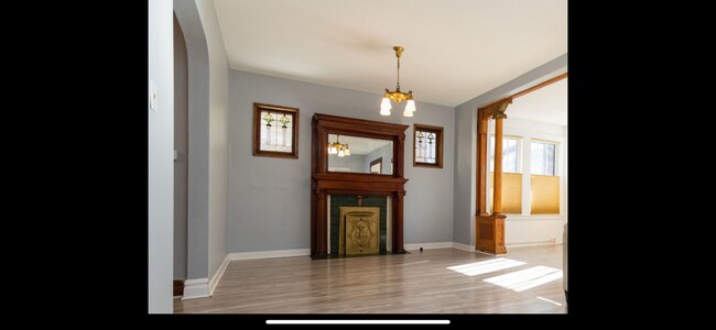 Building Photo - 1322 W Farwell Ave