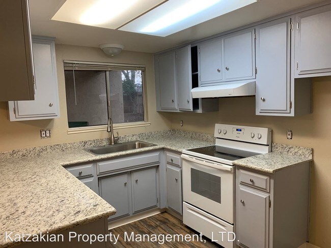 Building Photo - 934 Princess Dr