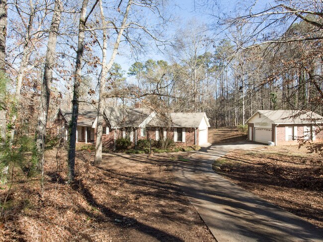 Building Photo - 760 Pine Needle Rd