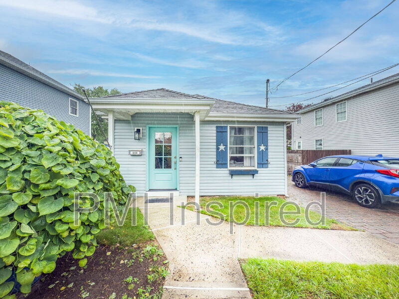 Primary Photo - 446 Monmouth Ave