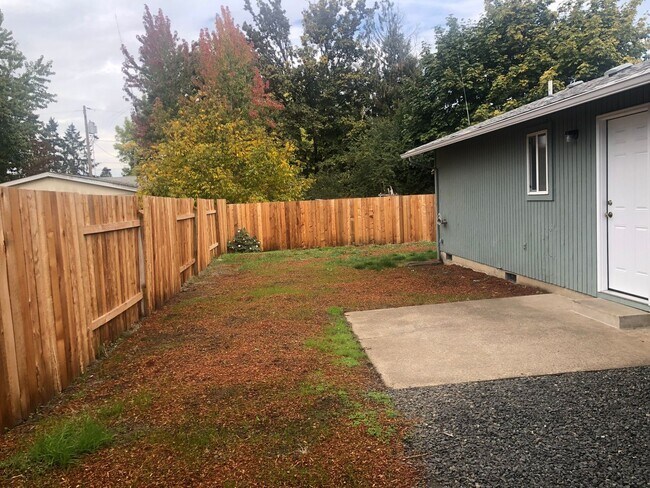 Foto del edificio - 3 bedroom, 1 bath house in Springfield!