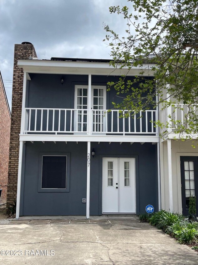 207 Rue Chartres, Lafayette, LA 70508 - Townhome Rentals In Lafayette ...