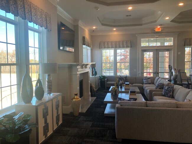 AMENITIES GALORE - 2252 Kasota Ln