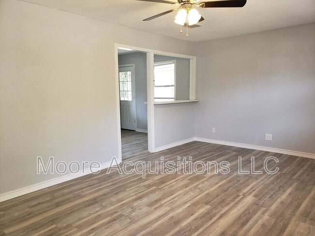 Foto del edificio - 1820 Meadowlark Ln