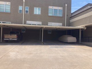 Estacionamiento cubierto disponible - Alamo School Lofts