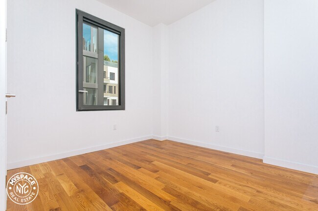 Building Photo - 54 Noll St