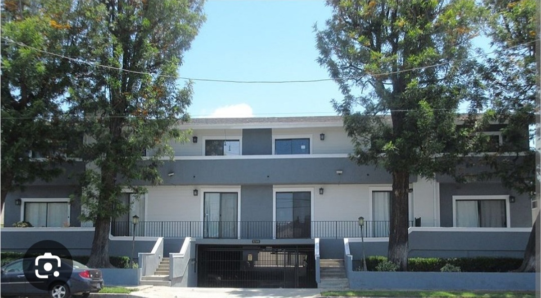 Foto principal - 5700 Whitsett Ave