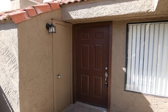 Building Photo - 5122 E Shea Blvd