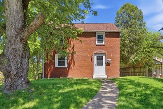 Building Photo - 624 Elm Dr