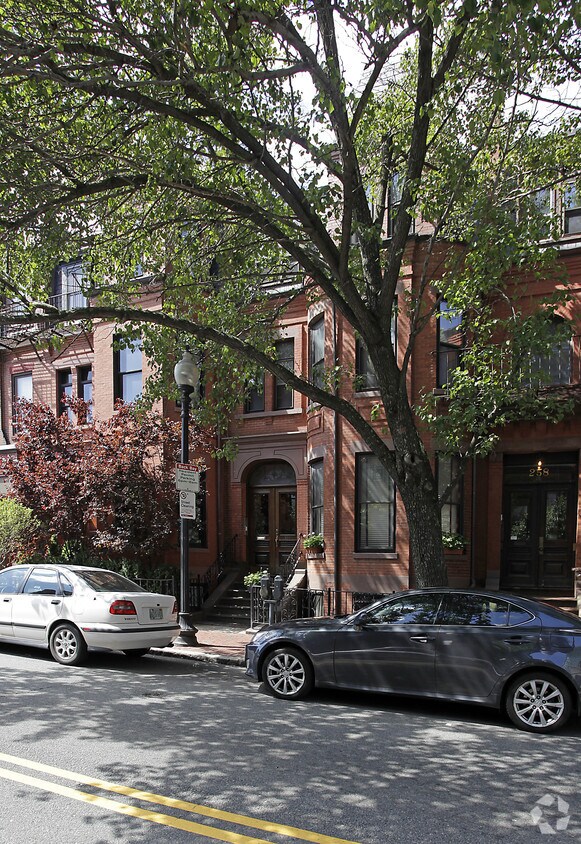 Building Photo - 256 W Newton St