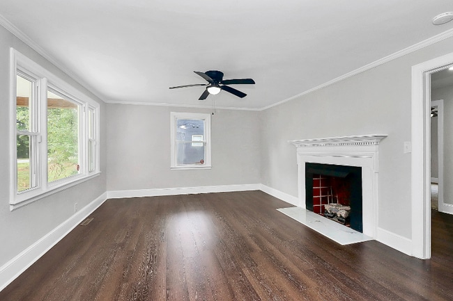 Foto del edificio - 5726 Oak Dr