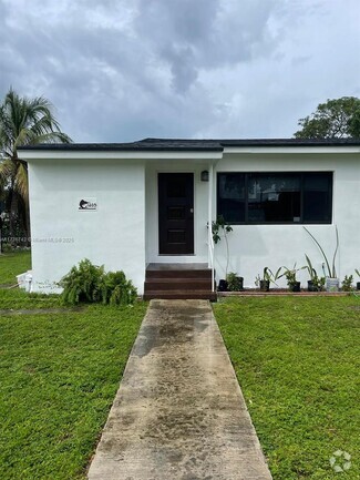 Building Photo - 1205 NW 128th St