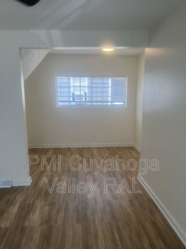 Foto del edificio - 3128 W 56th St
