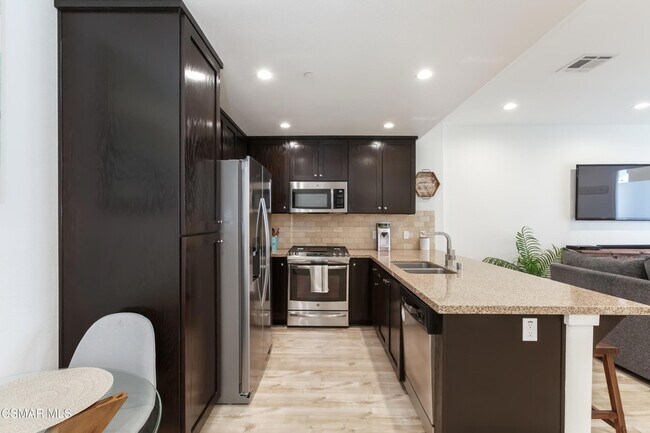 Foto del edificio - 327 Newbury Vista Ln