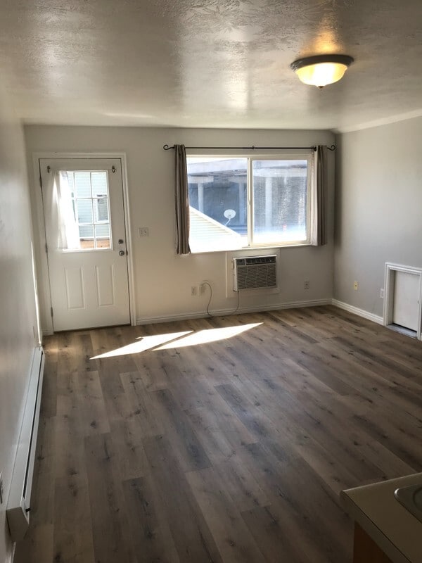 Building Photo - 391 900 E