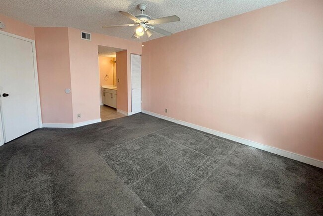 Foto del edificio - 9977 Westview Dr