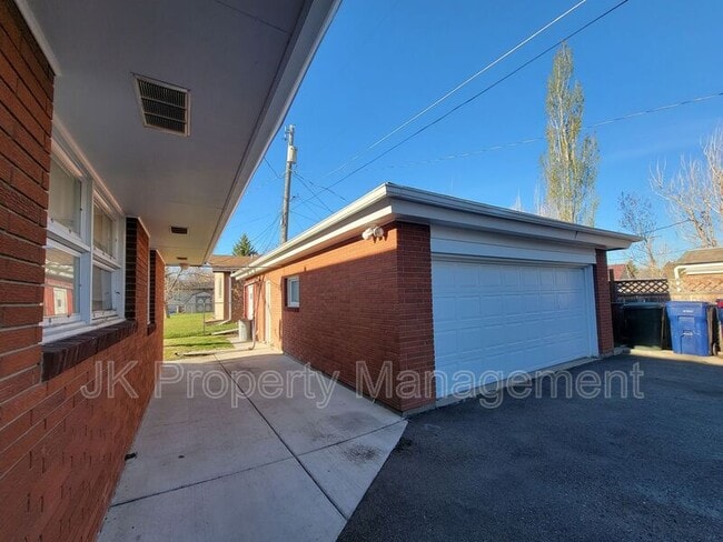 Foto del edificio - 820 2nd Ave NW