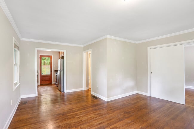 Building Photo - 932 Winburn Dr
