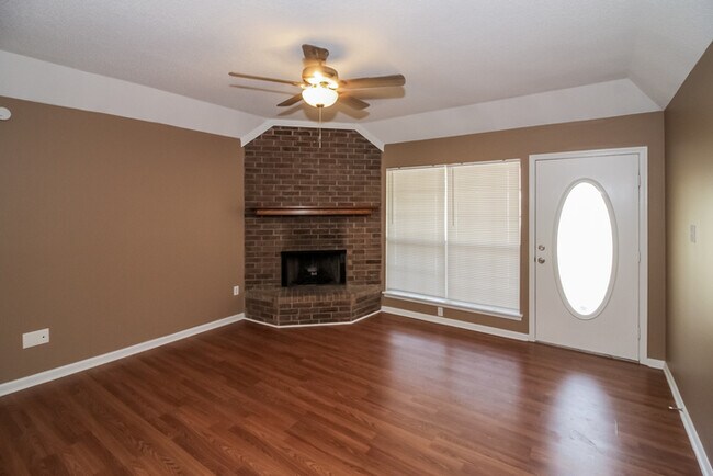 Foto del edificio - 2705 Timbermist Cir
