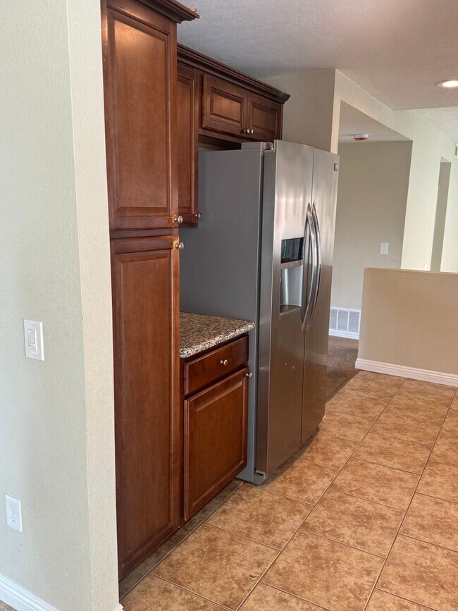 Foto del edificio - Very Spacious! 3Bed/2.5Bath w/solar panels! Close to Sweetwater Reservoir with plenty of trails!