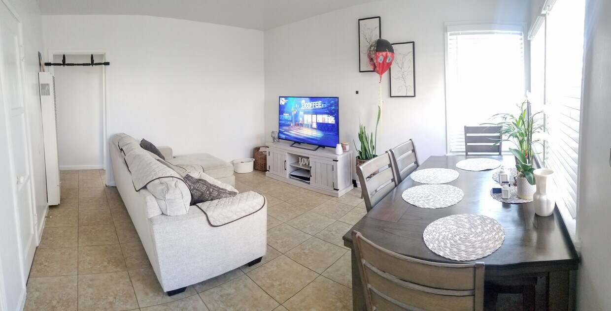 Living Room - 2823 W Vernon Ave