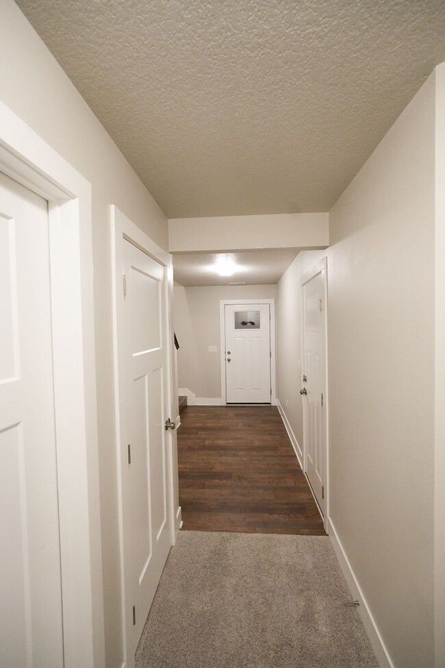 Building Photo - Welcome Home - Single Family Available Now
