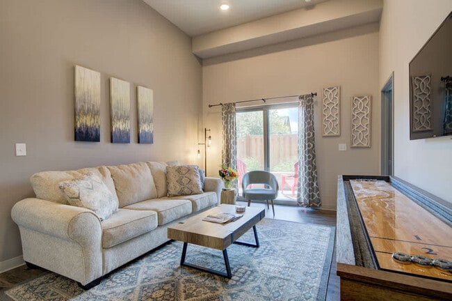 Foto del edificio - 2210 Remington Way