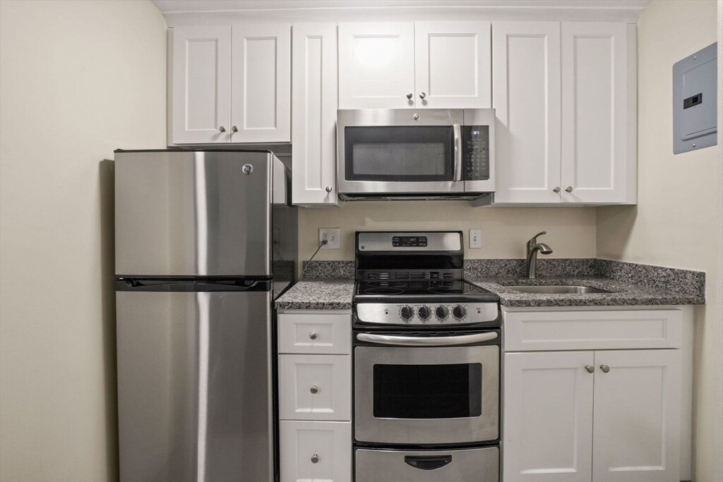 Building Photo - 298 Marlborough St