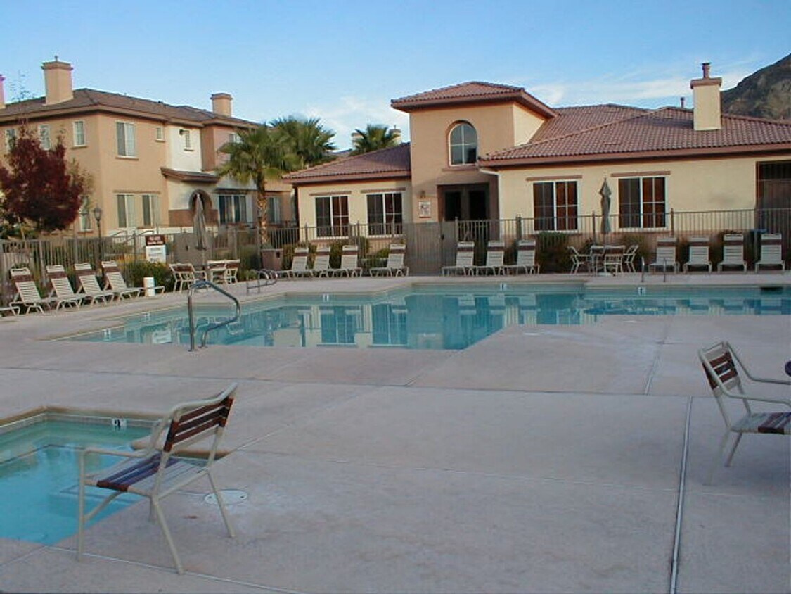 Foto principal - First floor unit in luxury gated Northwest...