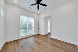 Building Photo - 1601 Mustang Dr