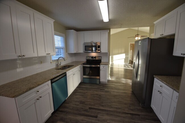 Foto del edificio - 285 Meadow View Dr