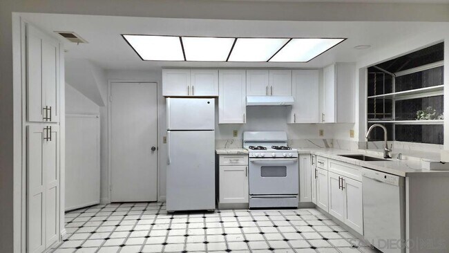 Building Photo - 1692 Parkland Way