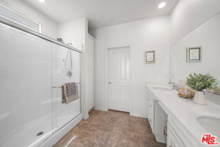 Building Photo - 10712 Parrot Ave