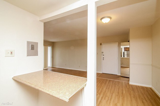 Building Photo - 1 br, 1 bath House - 10100 Campus Way S