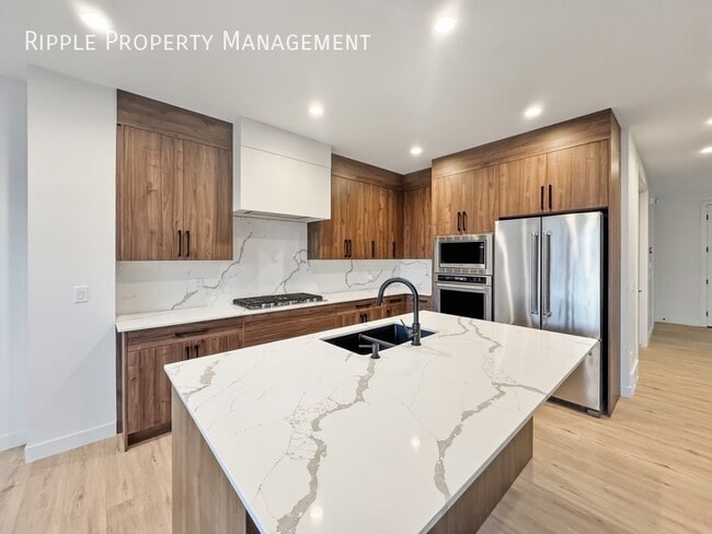 Building Photo - BRAND NEW 4 BEDS, 3.5 BATHS TOWNHOUSE | COMMUNITY OF COUGAR RIDGE