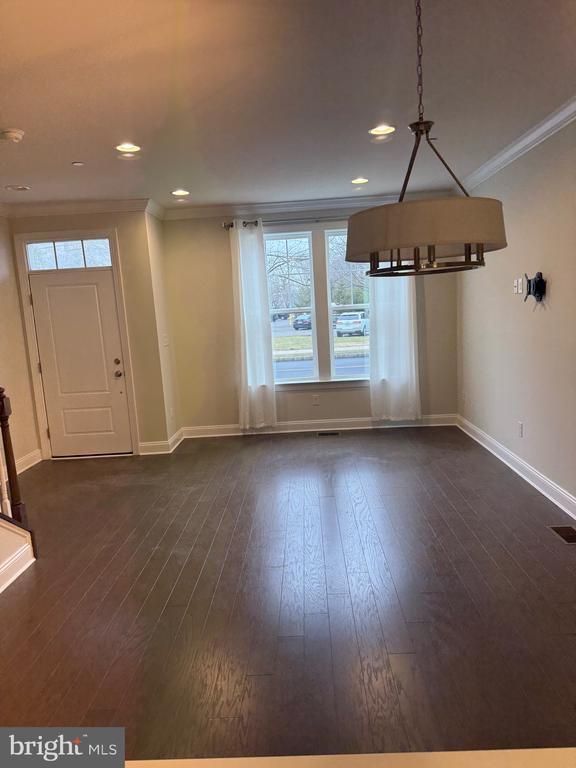 Foto del edificio - 220 Charles Ellis Dr