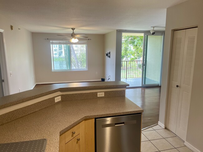 Building Photo - 516 Villa Cir