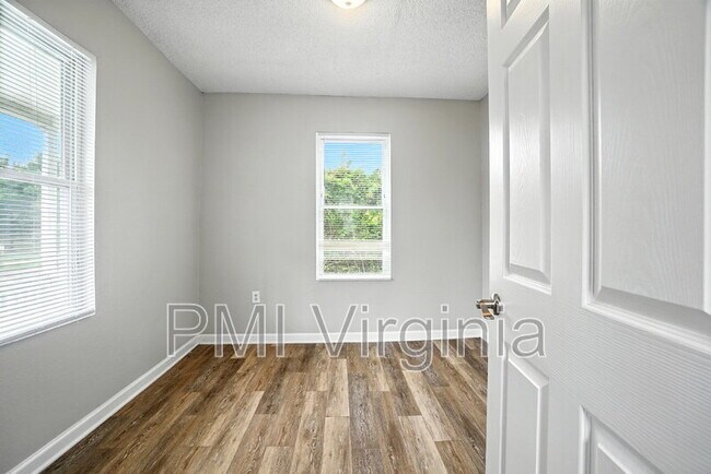 Foto del edificio - 1602 Centre Ave