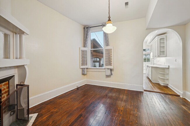 Comedor - 1932 35th St NW