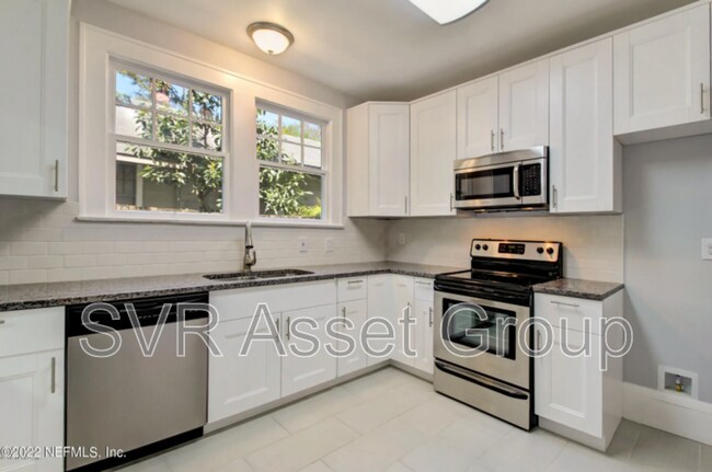 Foto del edificio - 1758 Greenwood Ave