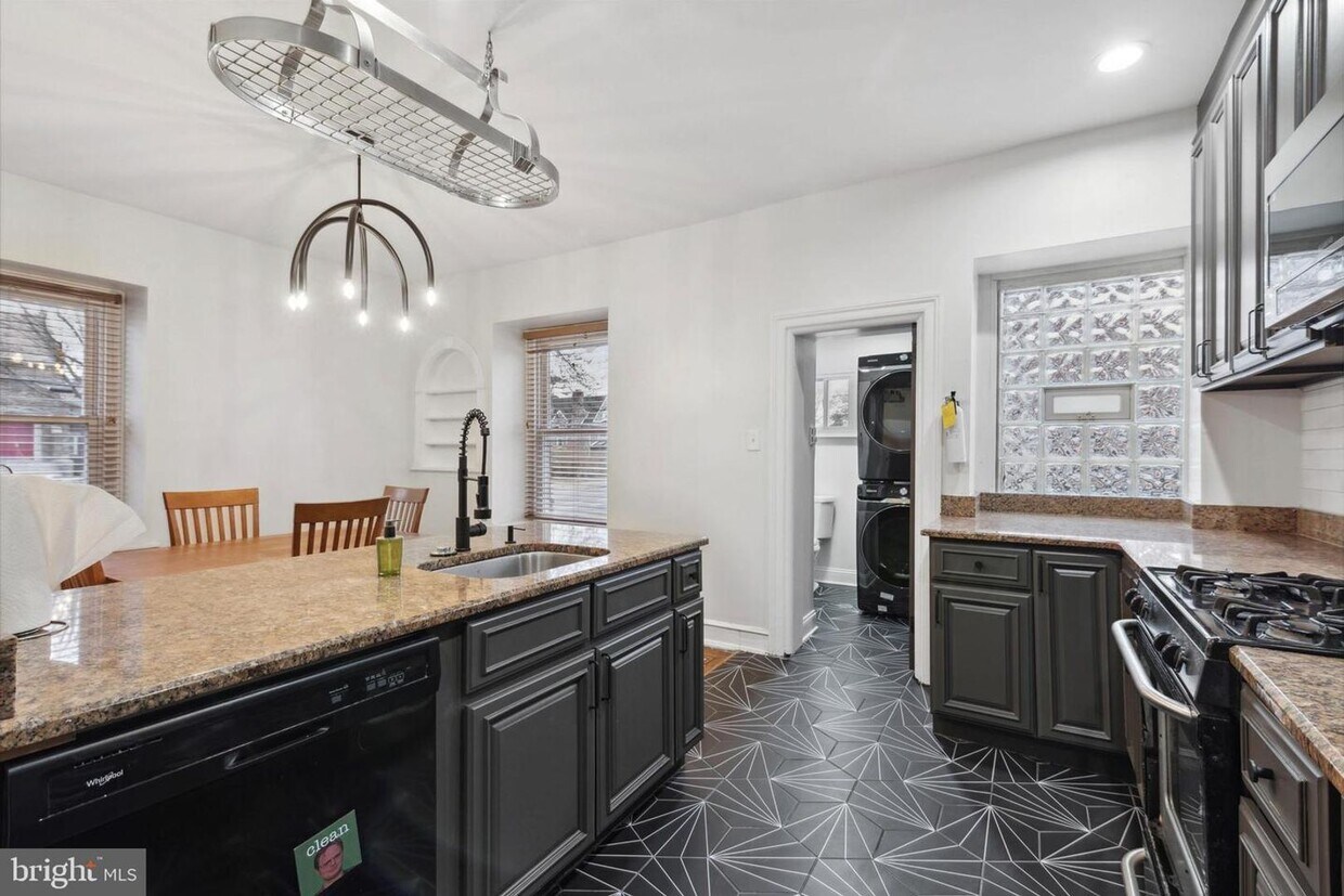 Photo - 5400 Woodcrest