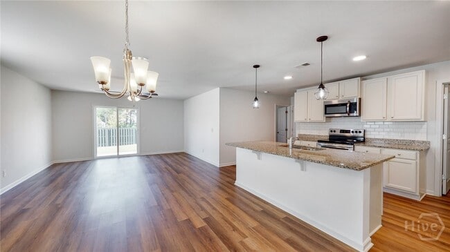 Building Photo - 652 Hogan Dr